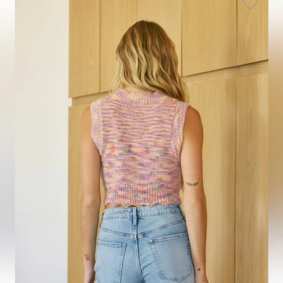 Scallop Hem Crop Cable Knit Sweater Vest - Picture 7 of 8